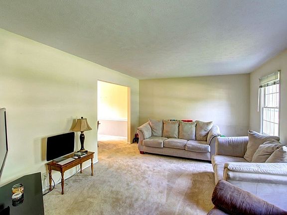 4th image of 2321 Kenilworth Dr