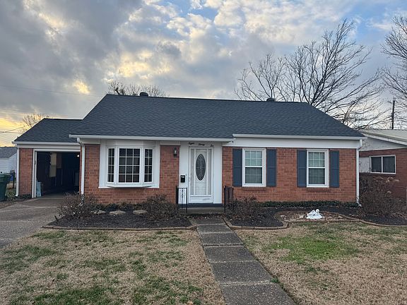 2nd image of 832 Greenbriar St