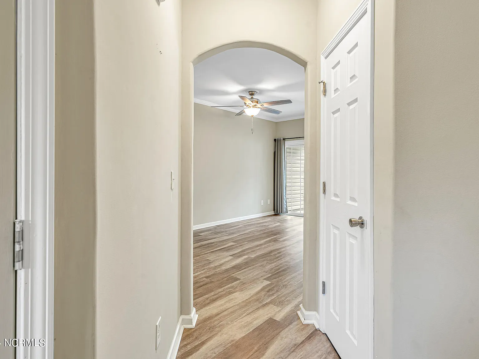 310 Cedar Island Trl — Photo 4