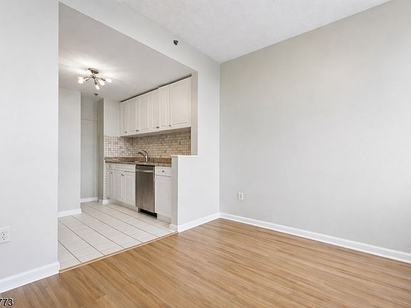 4th image of 100 Old Palisade Rd APT 1410