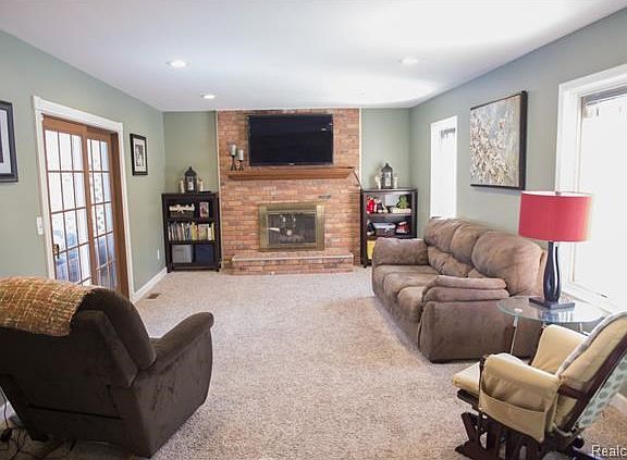3rd image of 8855 Mary Ann Ave