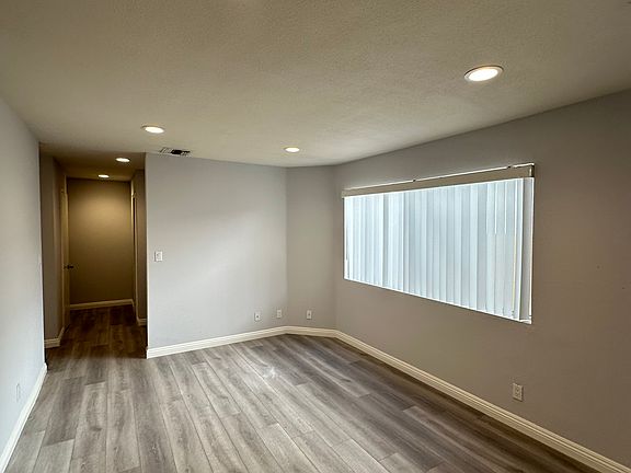 3rd image of 436 Palm Dr APT 5