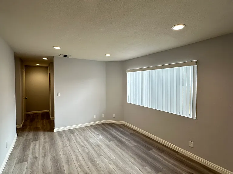436 Palm Dr #5 — Photo 3