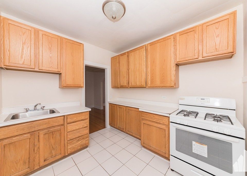 2nd image of 1716 W Albion Ave #K