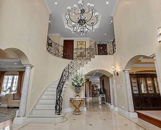 4th image of 12 Point Cres