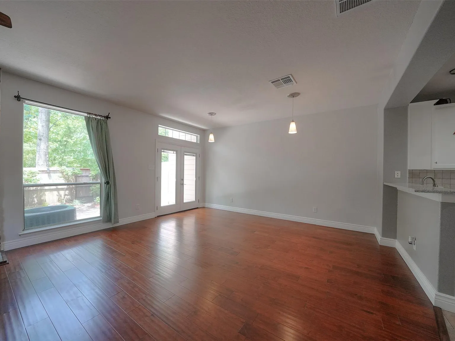 3 bed, 2.5 bath, 1779 sqft, $2,300 — Photo 3