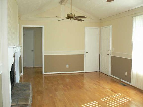 2nd image of 309 Dawn Dr