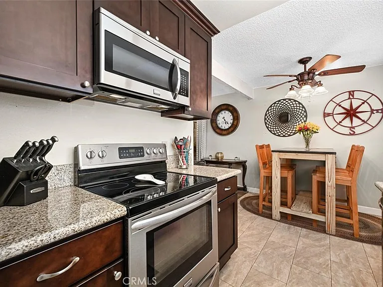 58 Streamwood — Photo 2