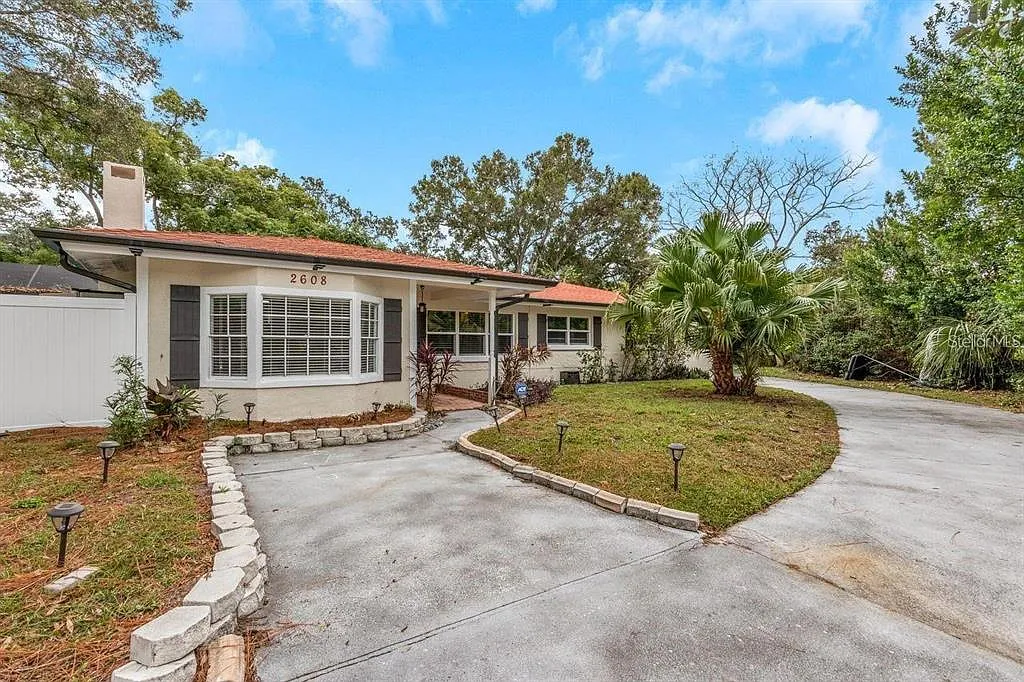 3 bed, 3.0 bath, 2199 sqft, $5,250 — Photo 1