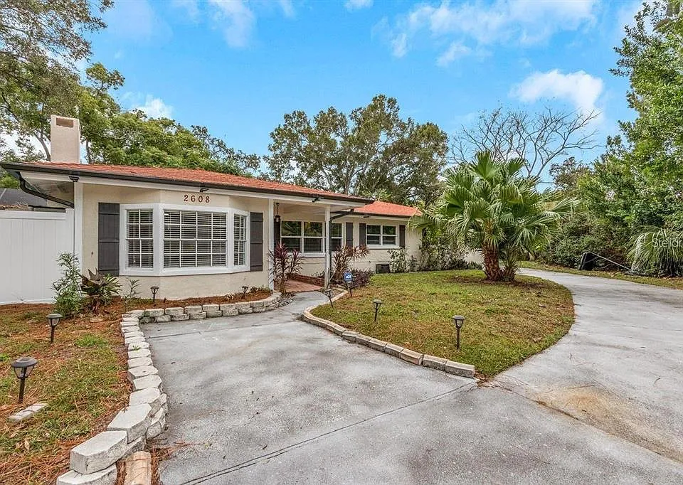 2608 Oakwood Dr