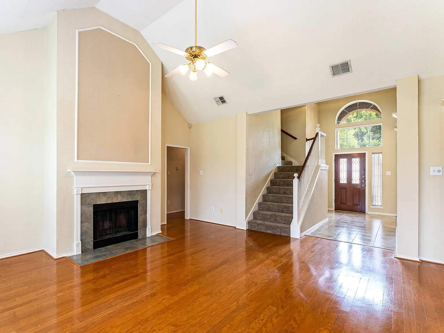 4 bed, 2747 sqft, $3,575 — Photo 4