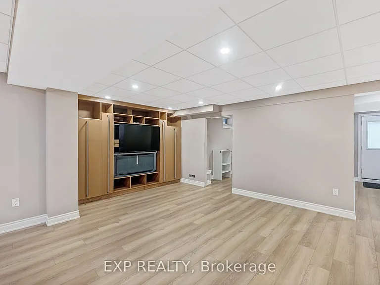 598 Lyman Blvd — Photo 35