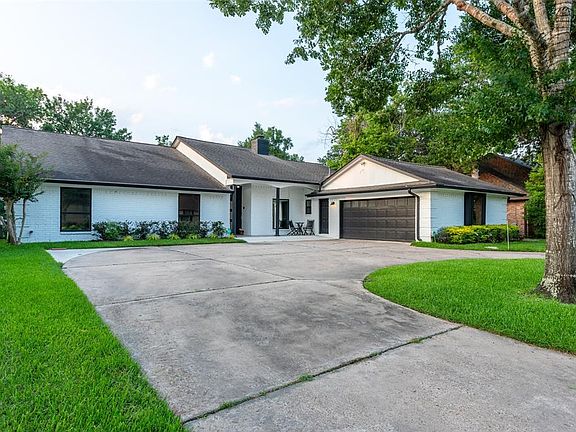 3rd image of 1914 Glenn Lakes Ln