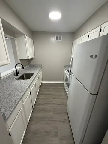 610 N Arlington Ave #B — Photo 3