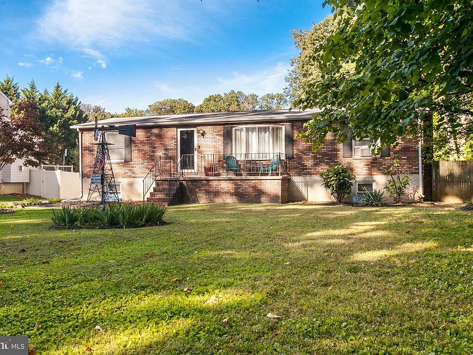 1st image of 532 Saint Martins Ln