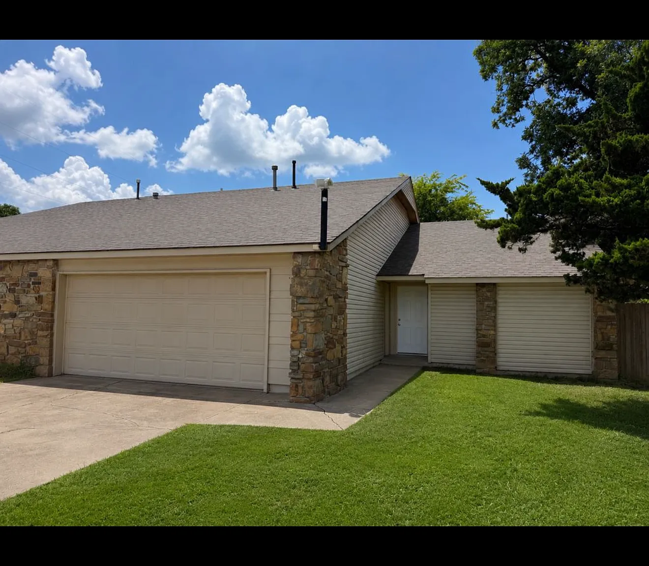 3 bed, 1250 sqft, $1,625 — Photo 1