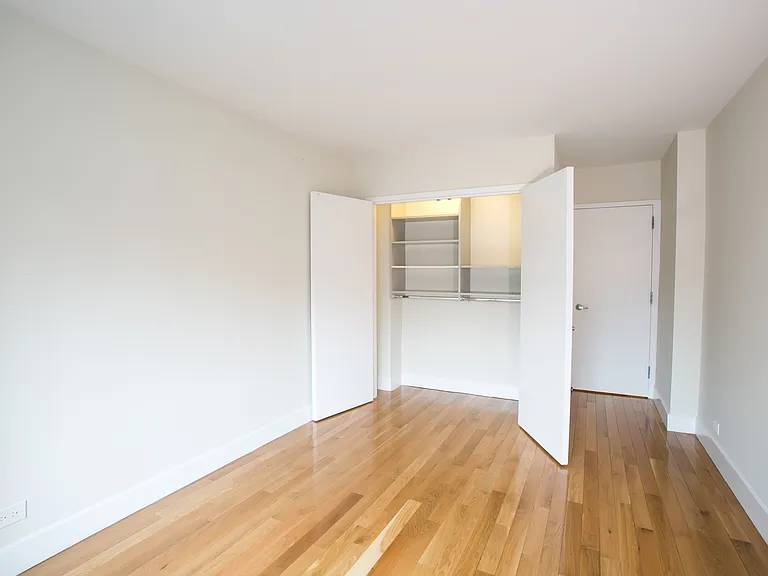 360 E 65th St #7E — Photo 8