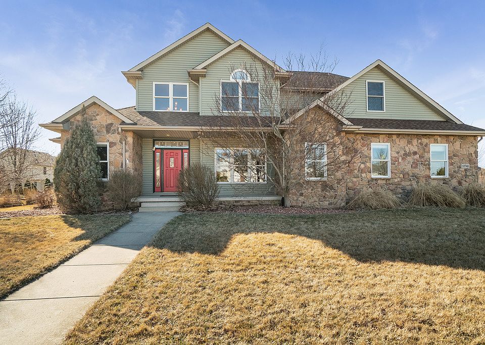 1st image of 10748 Hawthorne Dr