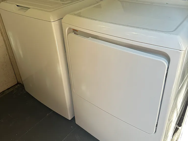 On-site laundry room (shared with only 2 other units)