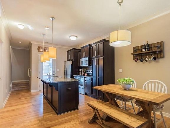 Eat in Kitchen and Breakfast Dining