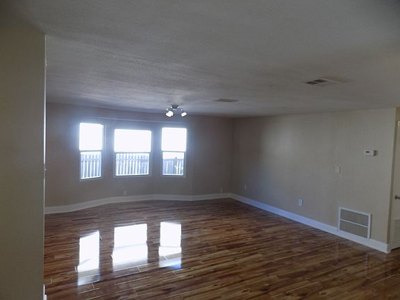 2nd image of 6632 Interbay Blvd