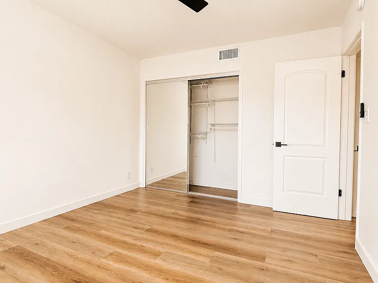 212 S Arnaz Dr — Photo 22