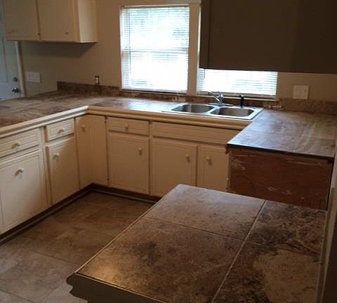 3rd image of 1555 Fairchild St