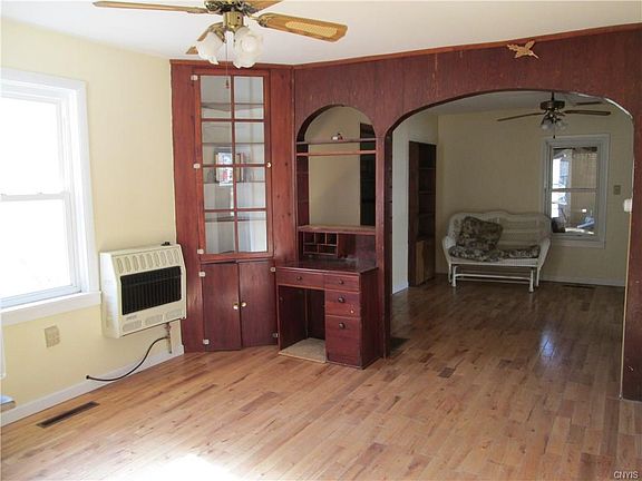 5th image of 110 Parker St