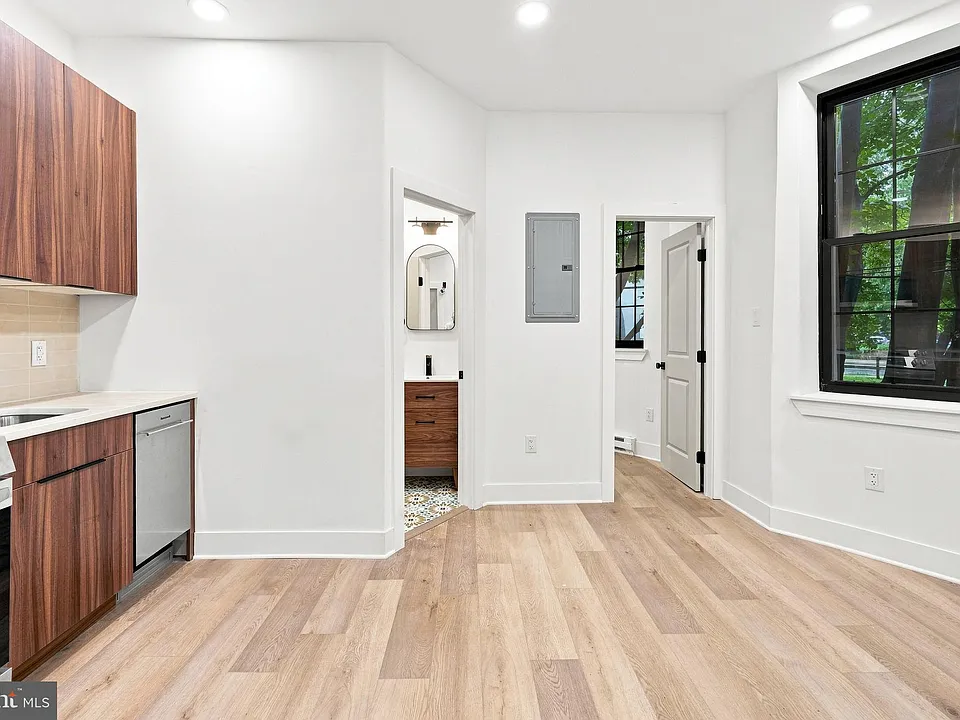 3206 Dauphin St #2