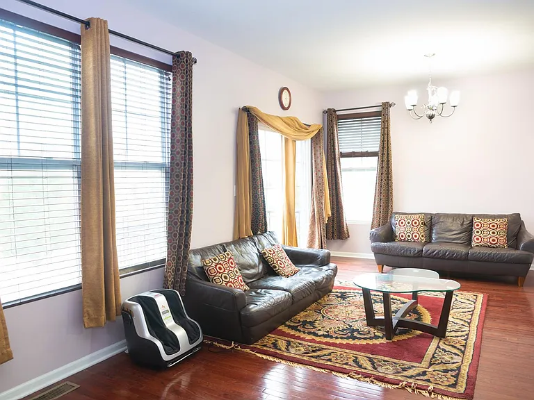506 Grosvenor Ln — Photo 41