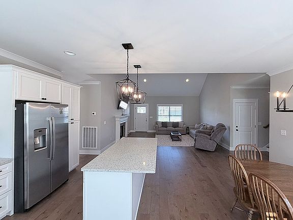 3rd image of 5059 Judd Way NW