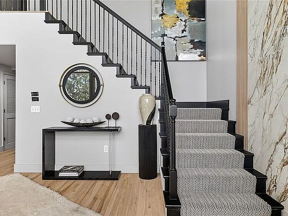 3rd image of 600 E Admiral Blvd