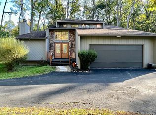 2365 Lochaven Rd, West Bloomfield, MI 48324