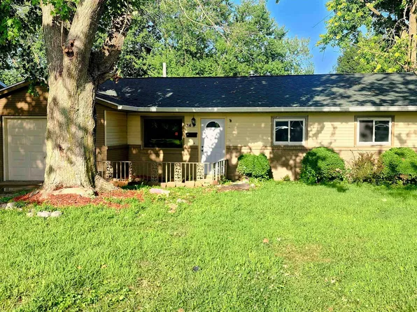 34 Buckingham Rd, Chatham, IL 62629