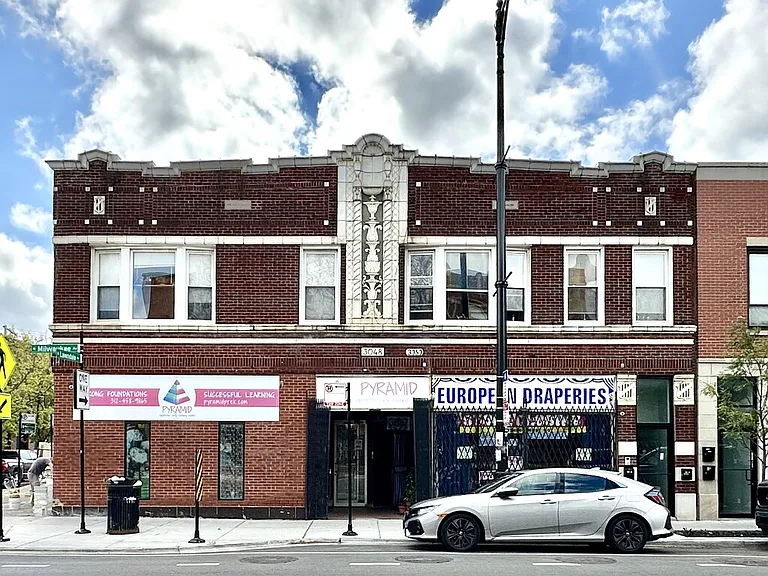 3050 N Milwaukee Ave #R3 — Photo 1