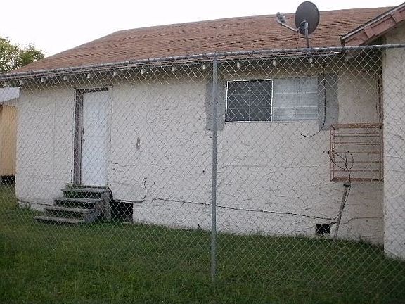 3rd image of 1222 E Van Buren Ave