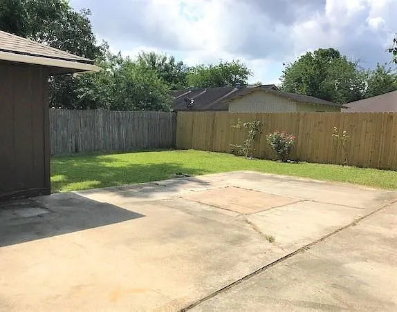 16719 Maplemont Dr — Photo 4