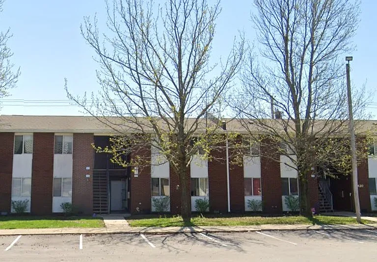 402 Meadow Dr #402 — Photo 2