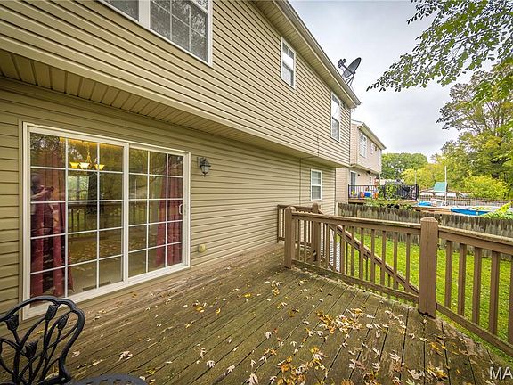 5th image of 2204 Burns Ave