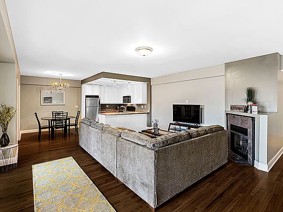 3rd image of 437 W North Ave APT 302