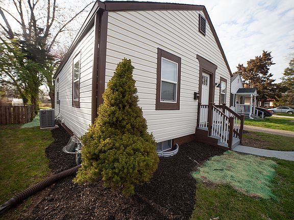 3rd image of 3420 Orchard Ave