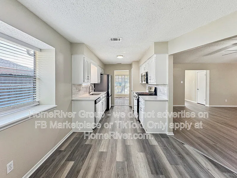 3 bed, 2.0 bath, 1661 sqft, $2,445 — Photo 4
