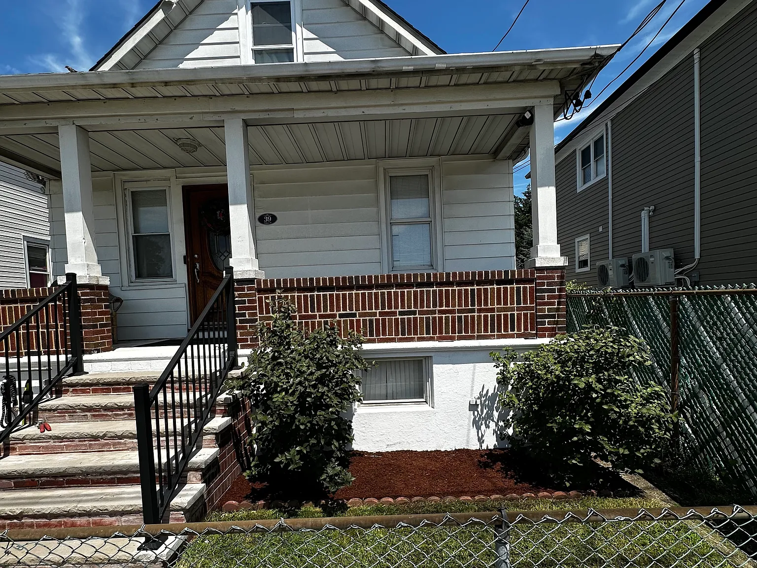 3 bed, 1.5 bath, 1267 sqft, $3,700 — Photo 1