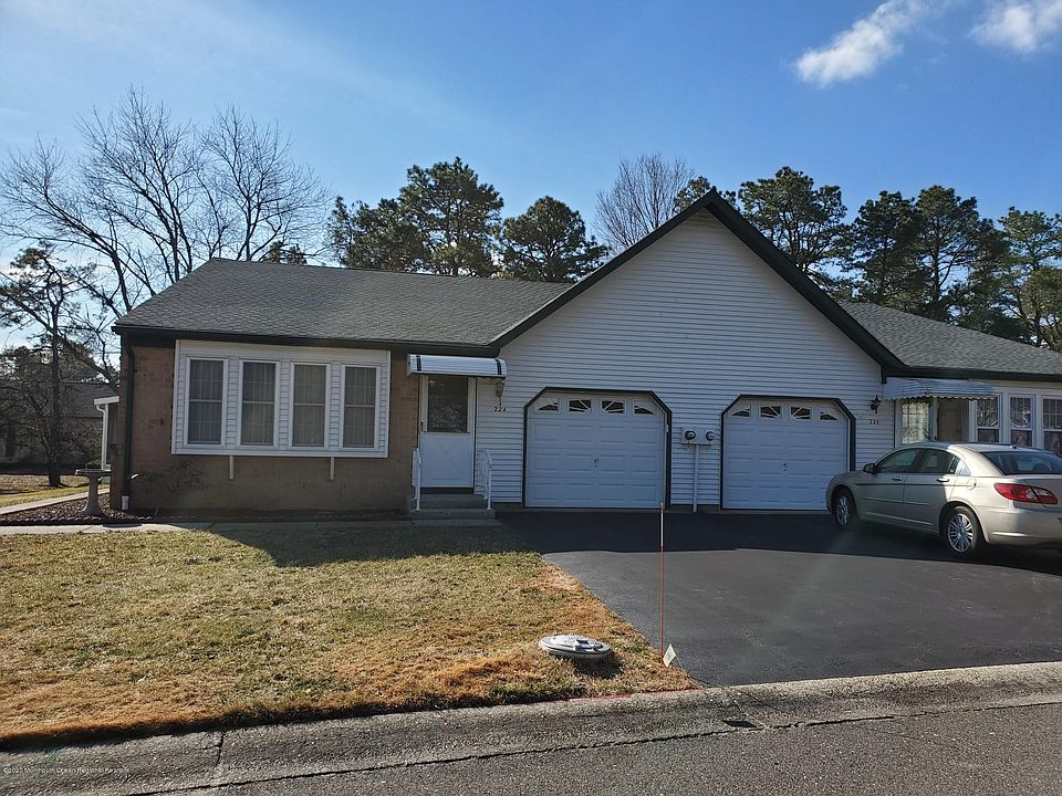 1st image of 22A Maplewood Dr