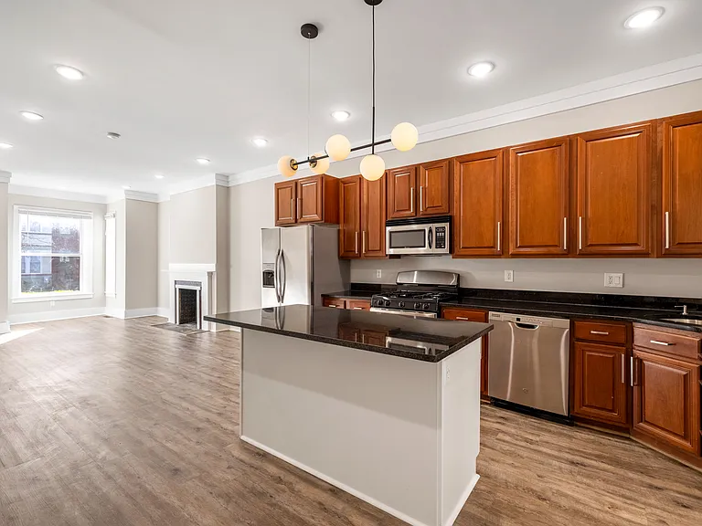 52 Q St NE #1 — Photo 2