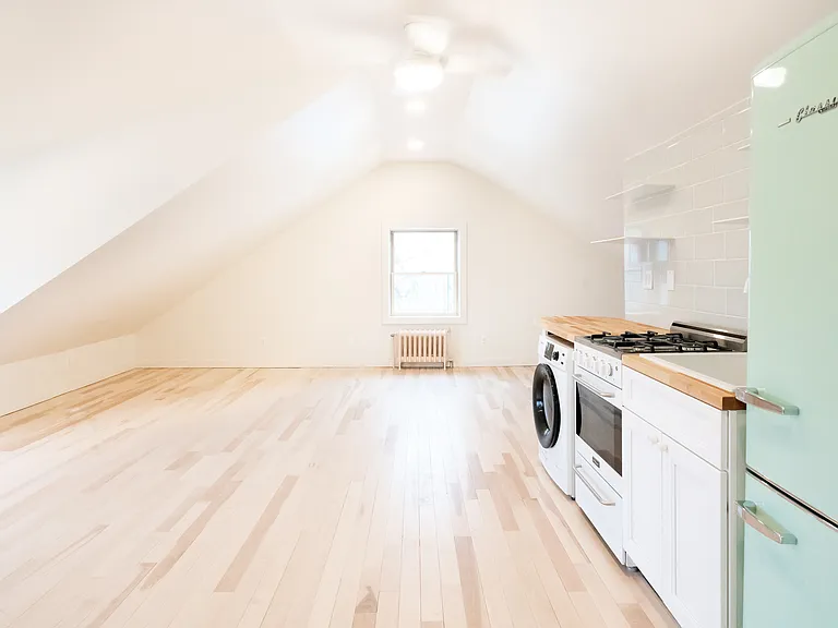 177 Montgomery St #3 — Photo 6