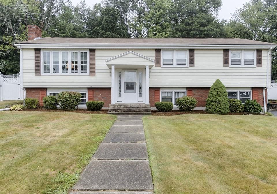 1st image of 26 Pinecroft Ave
