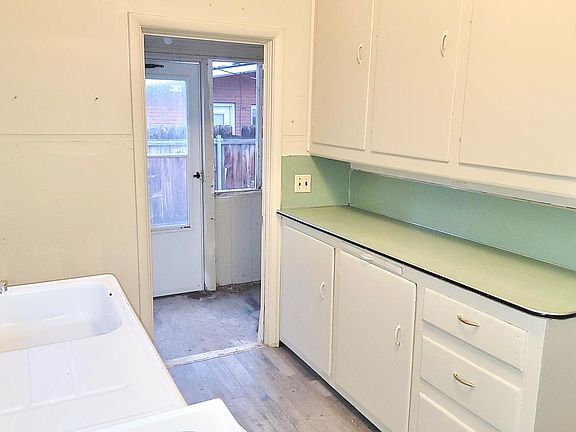2nd image of 803 14th Ave S