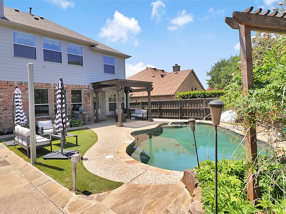 3rd image of 1421 Scarboro Hills Ln