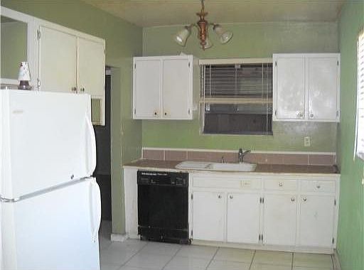 2nd image of 861 NE 168th St